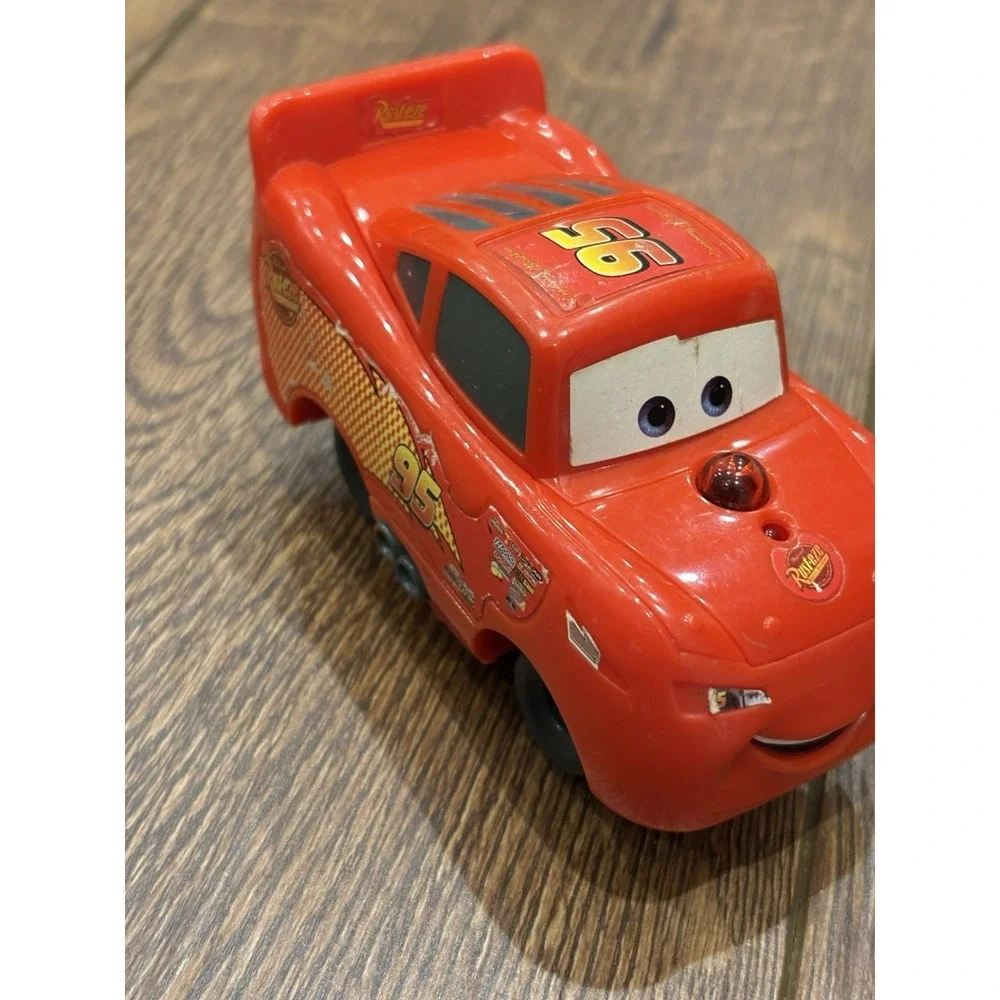 GEOTRAX Disney Pixar Cars Lightning McQueen Sarge Flo No Remote Fisher- Price